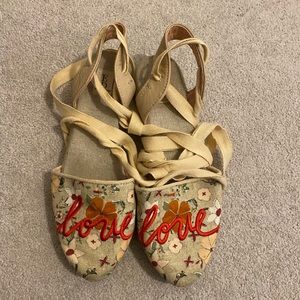 Lace up flats. Very comfortable and good for walking